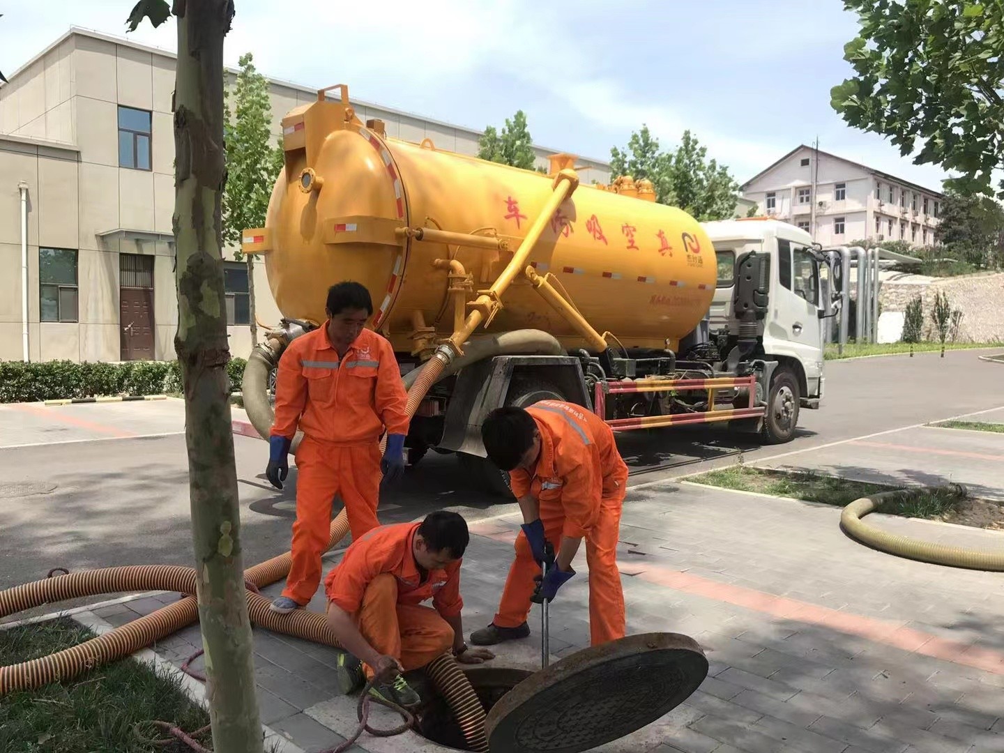 游仙化粪池清理与5-8吨吸粪车施工效率分析